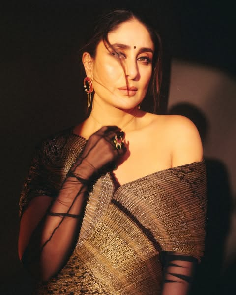Kareena Kapoor Latest Photoshoot: करीना कपूर खान ने फिल्म फेस्टिवल के लिए कराया फोटोशूट, बॉलीवुड में पूरे किए 25 साल