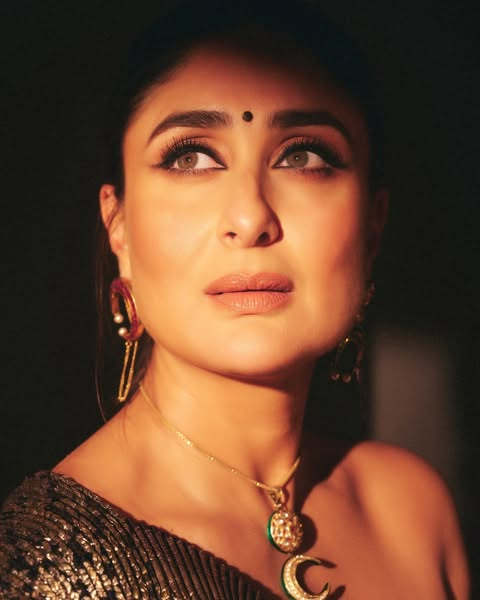 Kareena Kapoor Latest Photoshoot: करीना कपूर खान ने फिल्म फेस्टिवल के लिए कराया फोटोशूट, बॉलीवुड में पूरे किए 25 साल
