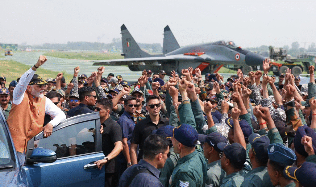 PM Modi Adampur Visit: राफेल, S-400 और ऑपरेशन सिंदूर के बाद PM Modi आदमपुर एयरबेस क्यों पहुंचे? जानिए अंदर की कहानी