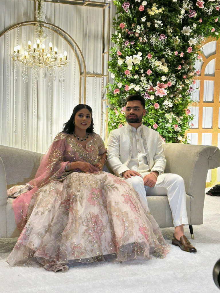 Rinku Singh Priya Saroj Engagement Photos: रिंकू सिंह और प्रिया सरोज ने की सगाई, आशीर्वाद देने अखिलेश-जया समेत कई हस्तियां पहुंचीं