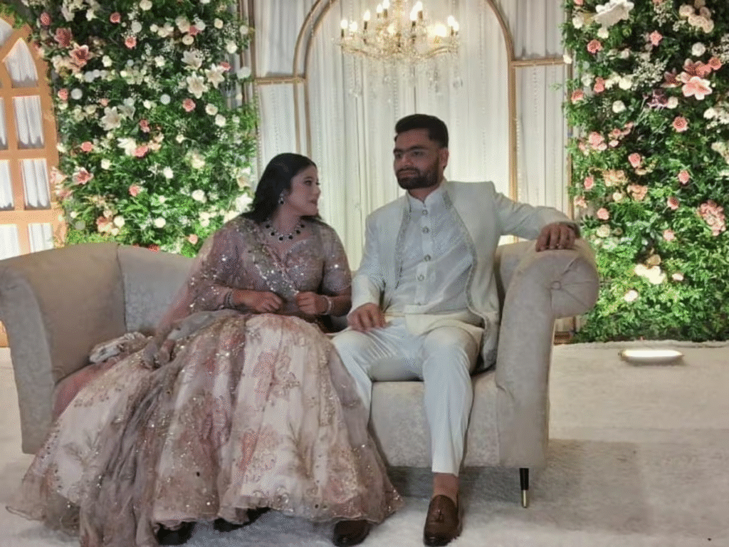 Rinku Singh Priya Saroj Engagement Photos: रिंकू सिंह और प्रिया सरोज ने की सगाई, आशीर्वाद देने अखिलेश-जया समेत कई हस्तियां पहुंचीं