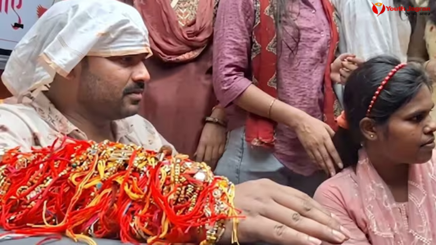 रक्षाबंधन कार्यक्रम में छात्राओं के साथ रौशन आनंद