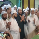 फुलवारी शरीफ में उर्स के मौके पर चादरपोशी करते तेजस्वी यादव