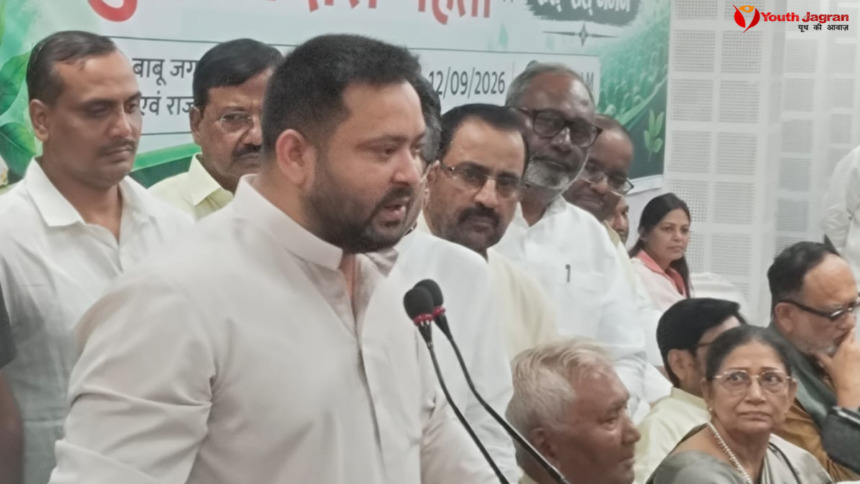 तुलसीदास मेहता की 7वीं पुण्यतिथि पर पटना में आयोजित स्मृति सभा में तेजस्वी यादव और अन्य नेता